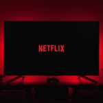 Una televisión con el logo de Netflix