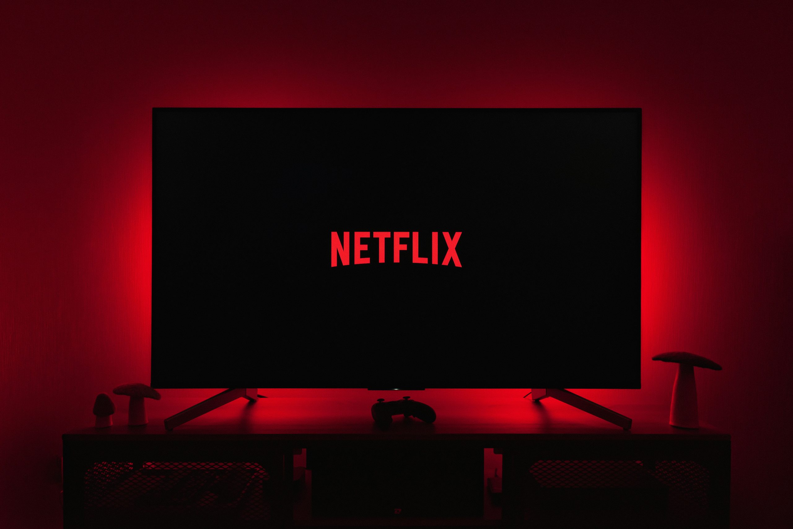 Una televisión con el logo de Netflix